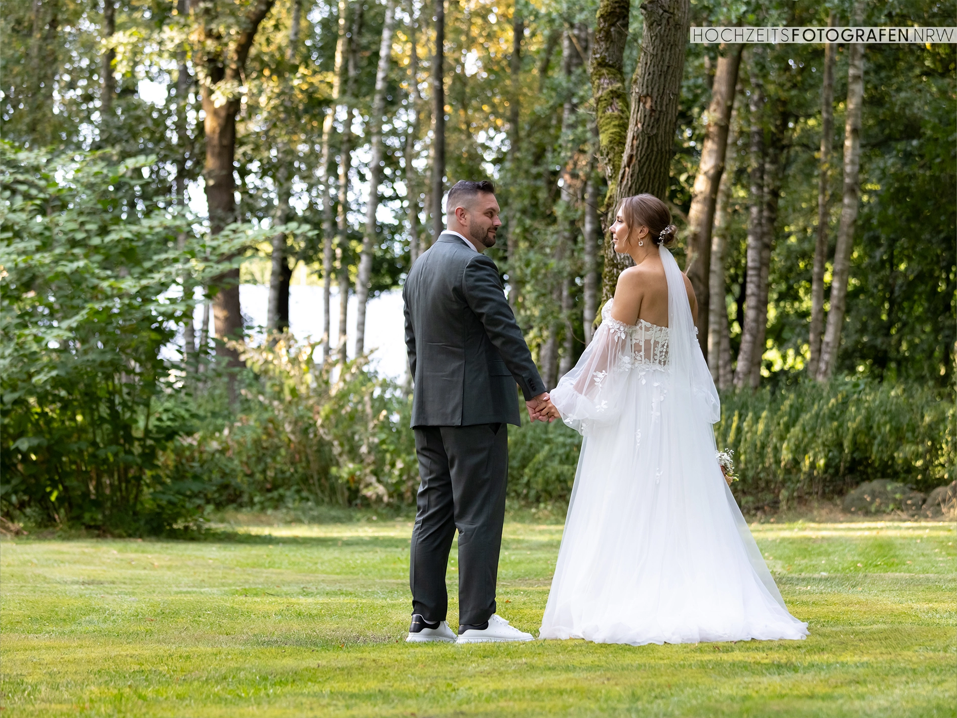 Top 3 Posen für das Brautpaarshooting bei der Hochzeit